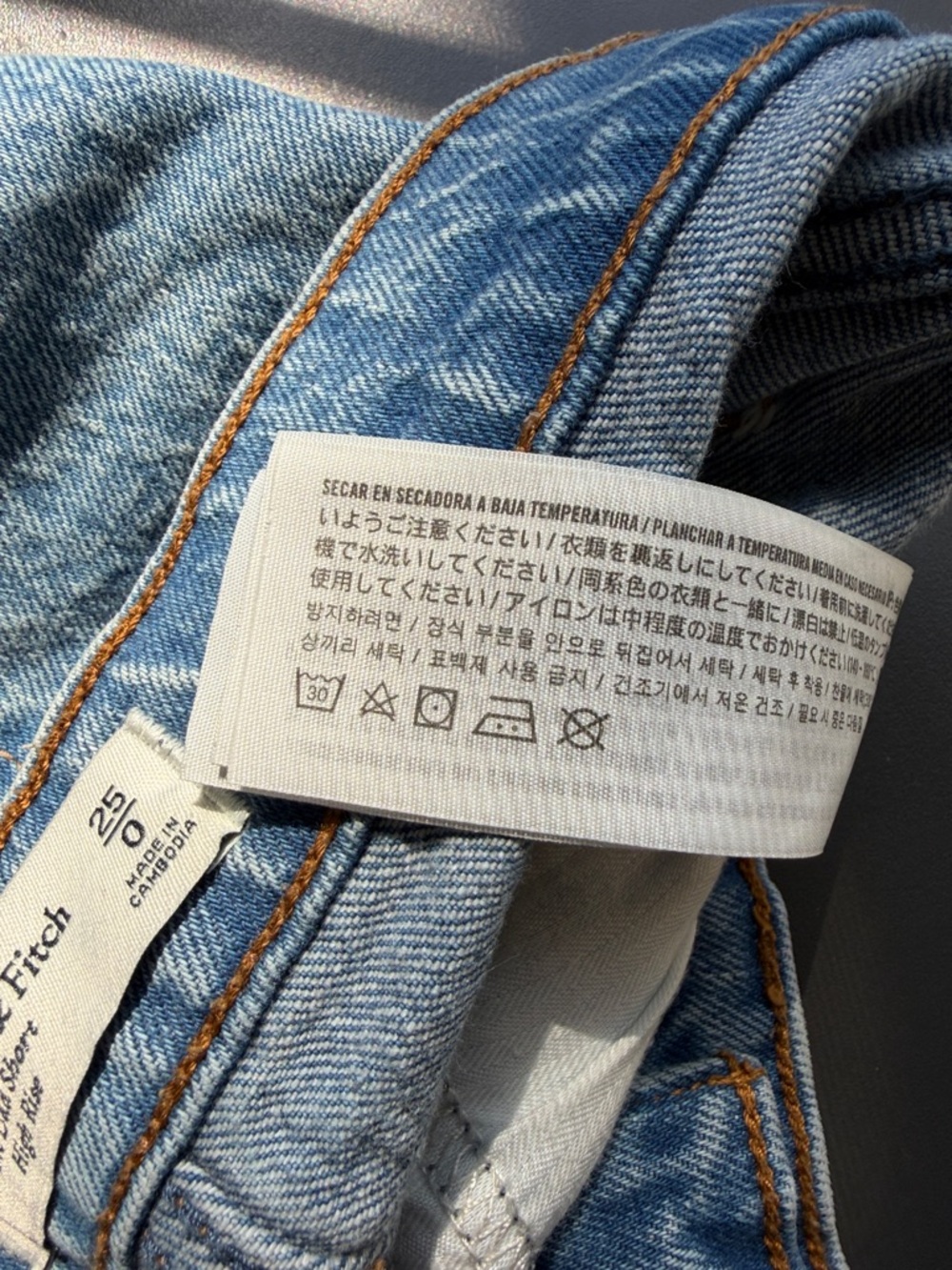 ABERCROMBIE & FITCH HIGH RISE DAD DENIM SHORTS LIGHT BLUE DENIM - Picture 13 of 13